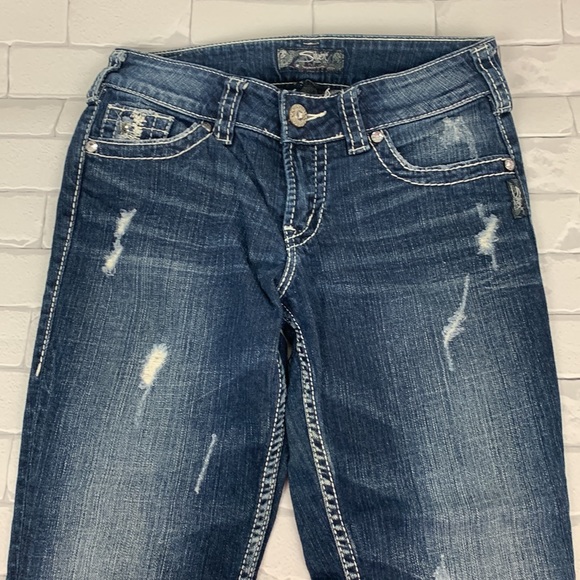 Silver Jeans Suki Flap Capri crop Jeans. 27. Darker wash. Distressed. Sequins - Picture 4 of 15